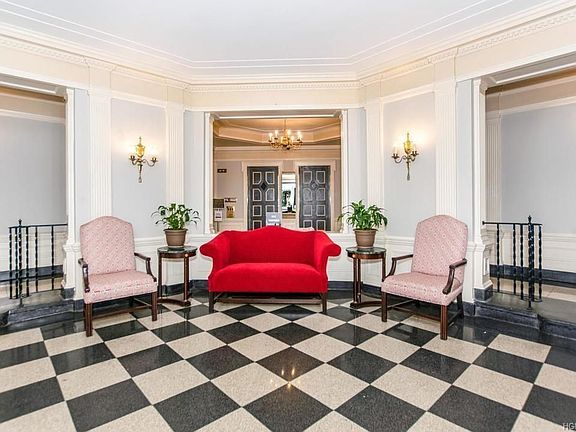 3rd image of 120 Cabrini Blvd APT 10