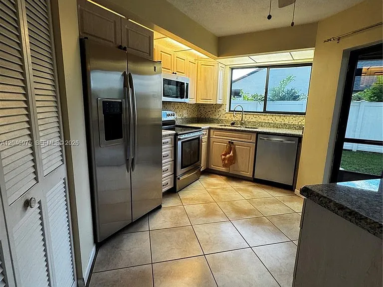 951 SW 109th Ave — Photo 7