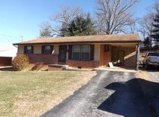 902 Pine Ridge Cir, Elizabethton, TN 37643