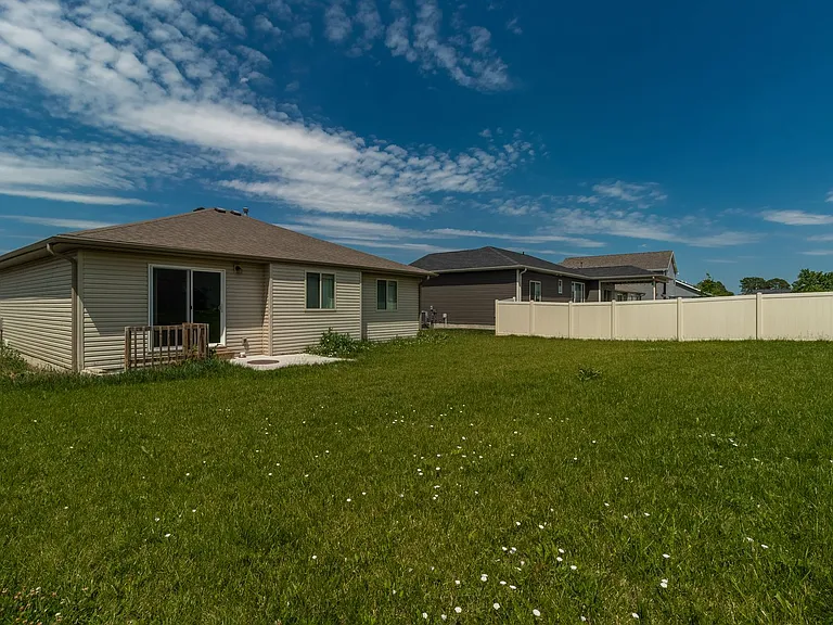 2849 W Rose St — Photo 5