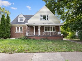 1335 Linwood Ave