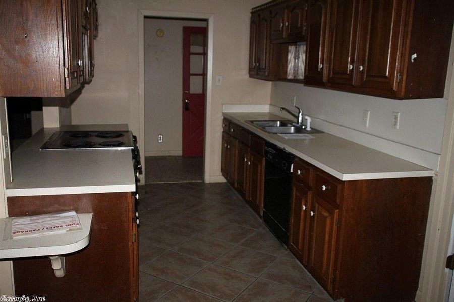 2nd image of 207 Fairwood Cir