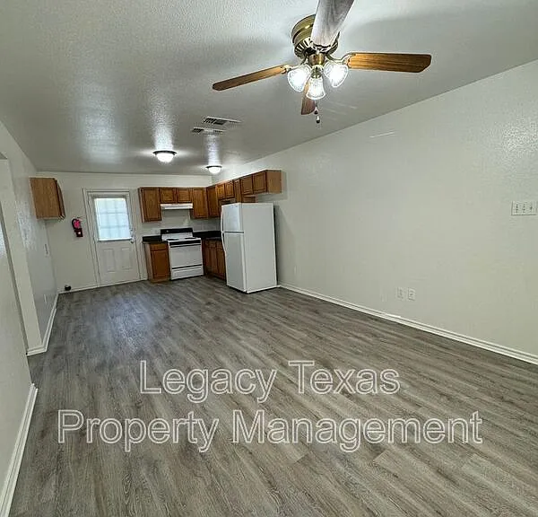 701 Miracle Ln #E — Photo 6