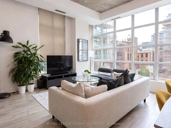 23 Brant St #305, Toronto, ON M5V 2L5