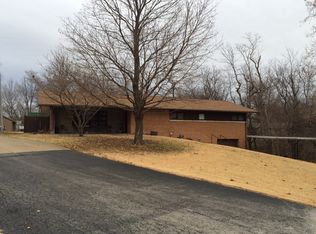 8 Ingleside Dr, Mount Sterling, IL 62353