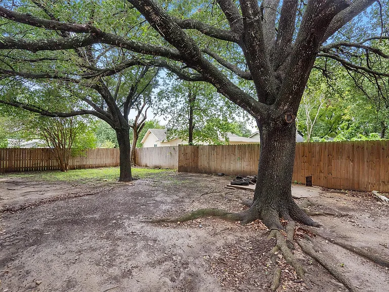 701 Riverwood Dr — Photo 33