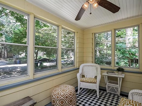 3rd image of 1433 E Park Pl