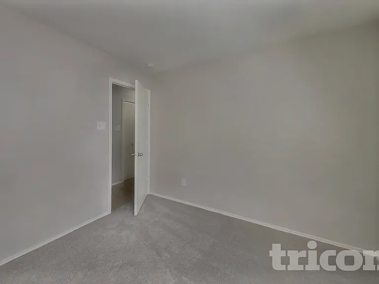 1403 Glens Ferry Ln — Photo 10