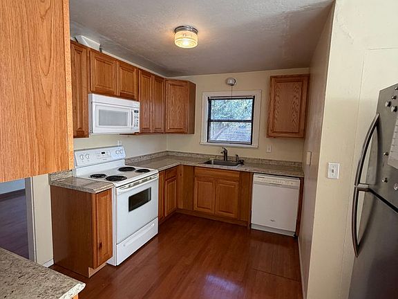3rd image of 443 N Laguna St