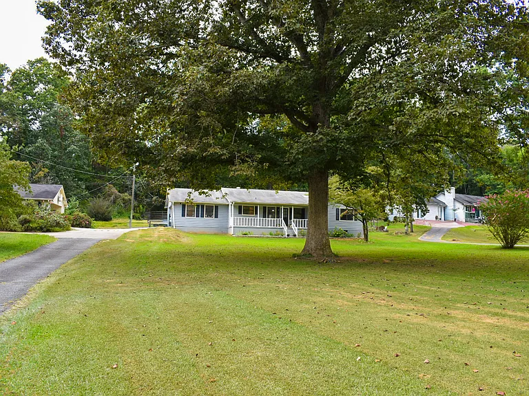 108 Allen Rd — Photo 2