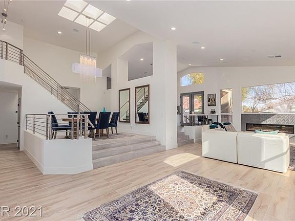 2nd image of 10236 Glen Ora Ave