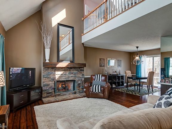 3rd image of 931 Bristol Ln #26