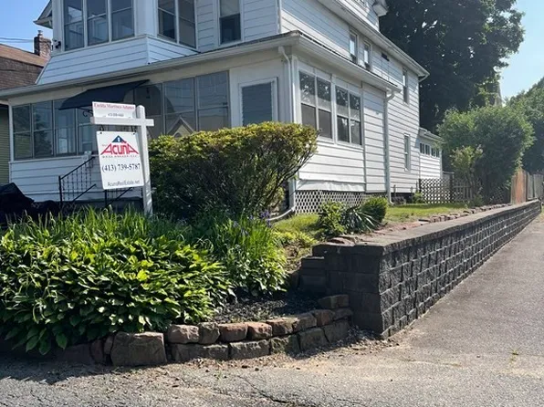 6 Eight Captain Mac St, Chicopee, MA 01013