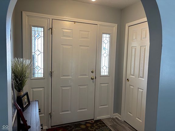 3rd image of 1003 Amesbury Ct