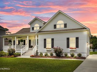 210 Bluewater Cv, Swansboro, NC 28584