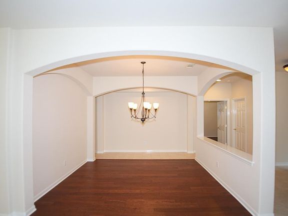 3rd image of 10307 Dell Cir