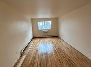 166-15 Depot Rd #3, Flushing, NY 11358