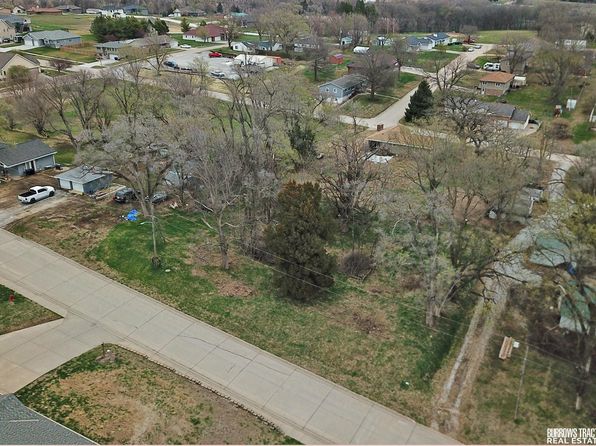 203 W Park St, Weeping Water, NE 68463