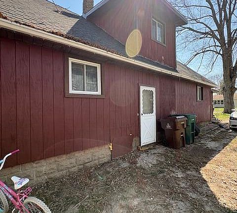 2nd image of 204 W Berry Ave