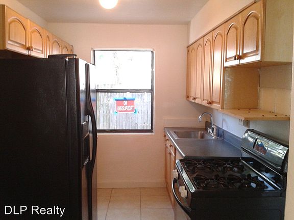 2nd image of 318 N Oleander Ave #Et