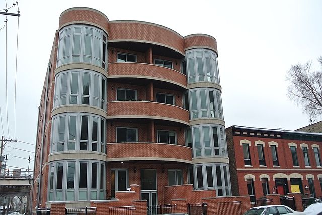1st image of 2743 N Sheffield Ave #4N