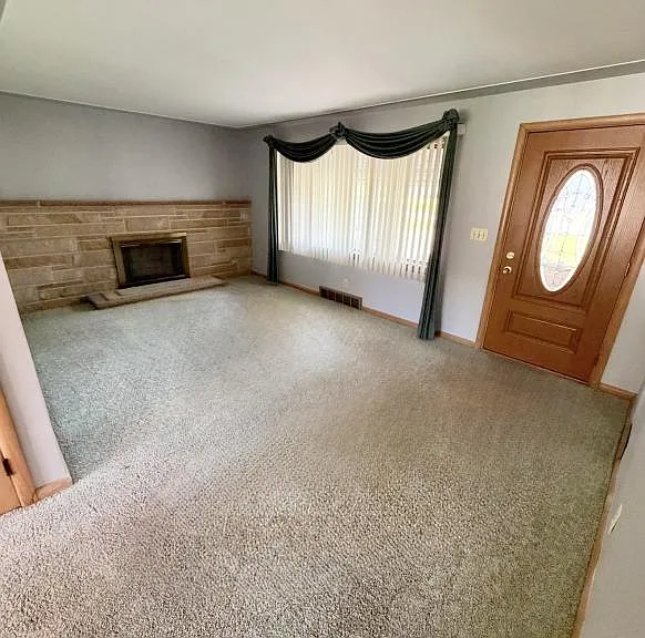 521 Collins Ave — Photo 2