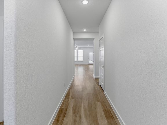 4th image of 305 Evans Dr