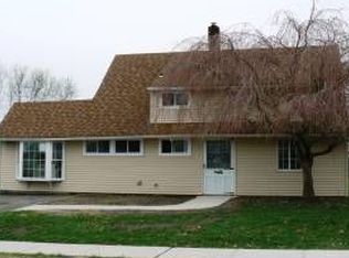 57 Great Oak Rd, Levittown, PA 19057