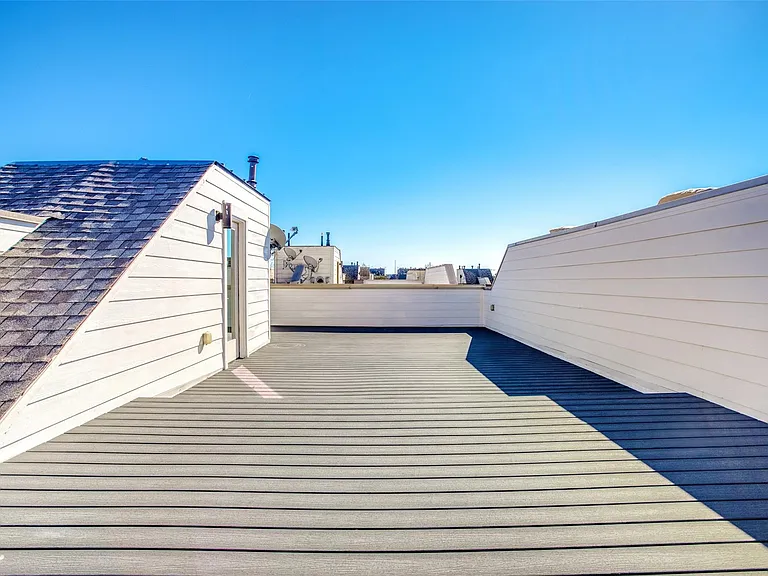 2411 N Hall St #20 — Photo 18