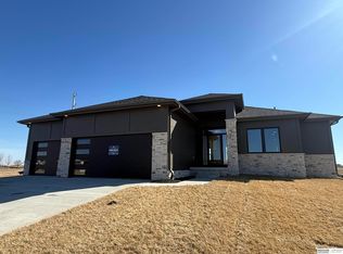 18067 Sycamore Dr, Gretna, NE 68028