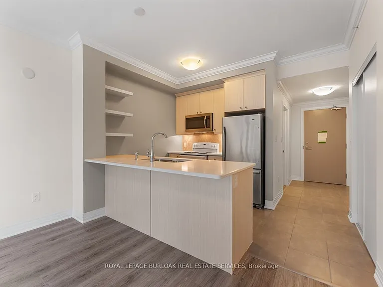 10 Concord Pl #213 — Photo 11
