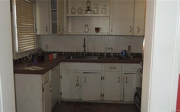 5th image of 812 N Laurel St