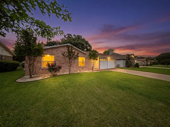 1041 Barber St, Hurst, TX 76053