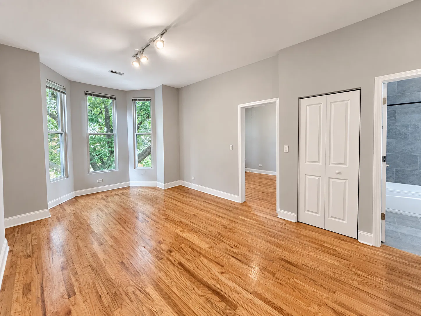 2 bed, 868 sqft, $3,200 — Photo 4