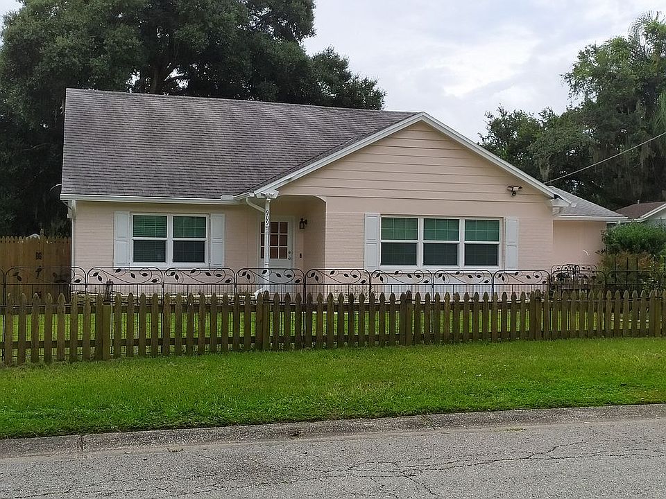 1st image of 909 Woodland Ter