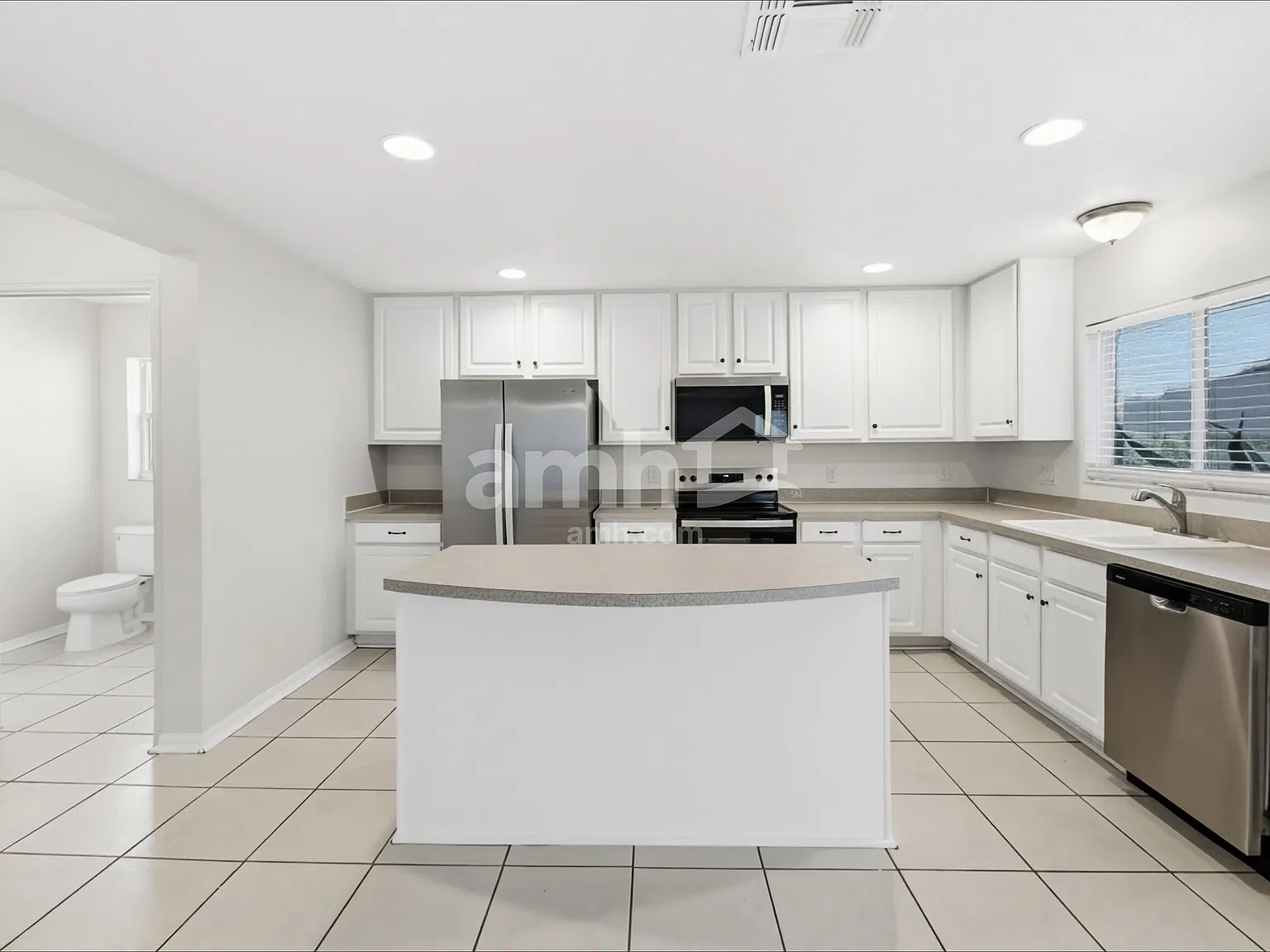 4 bed, 2.5 bath, 2851 sqft, $3,235 — Photo 4