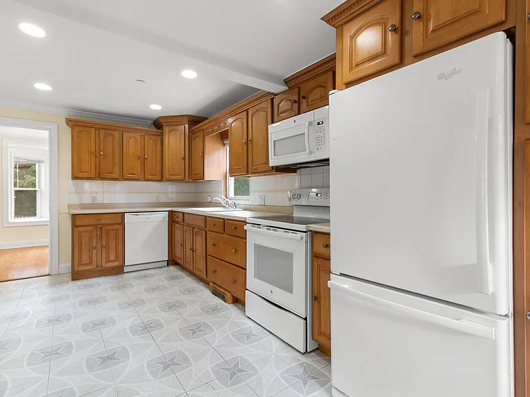 9 Park Ave — Photo 11