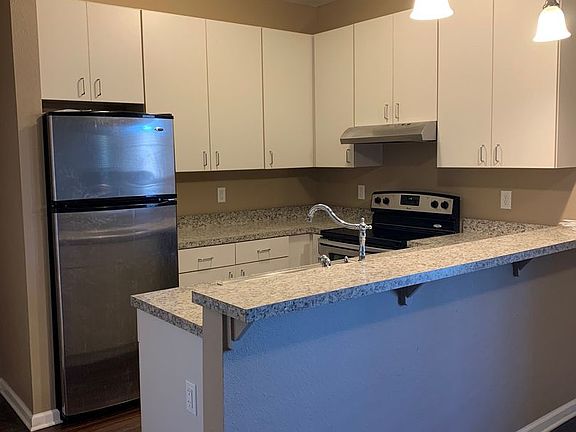 2nd image of 2020 Elm St APT 7