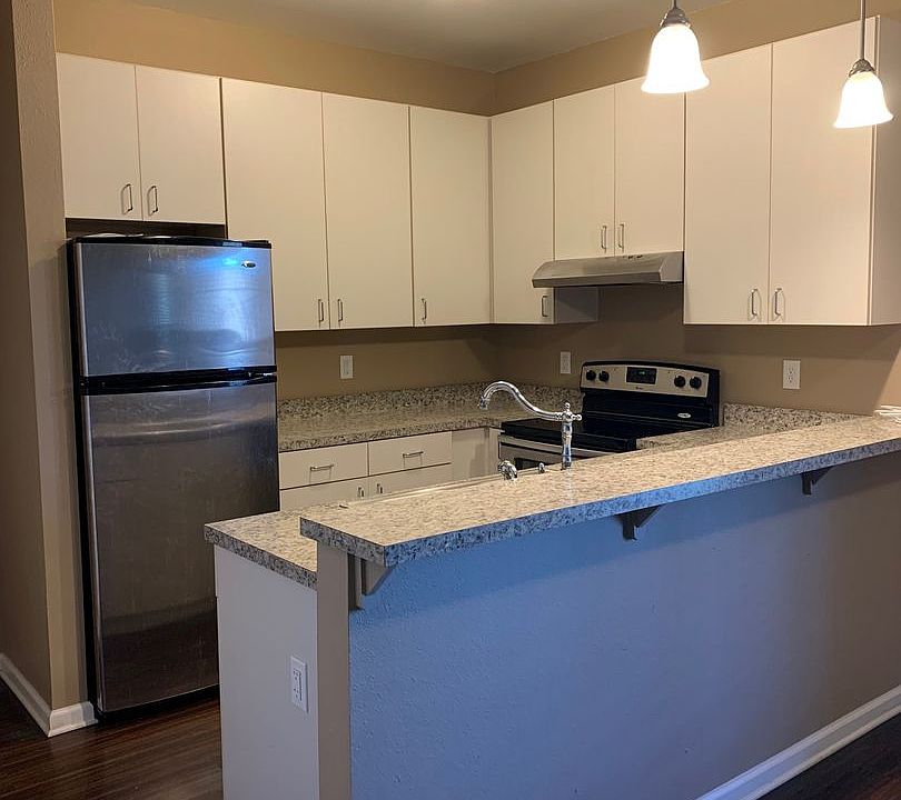 1st image of 2020 Elm St APT 7