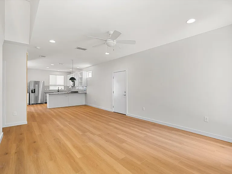 705 N Bluff Dr #6 — Photo 11