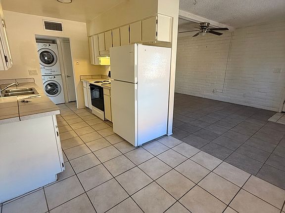 4th image of 1217 N Dodge Blvd