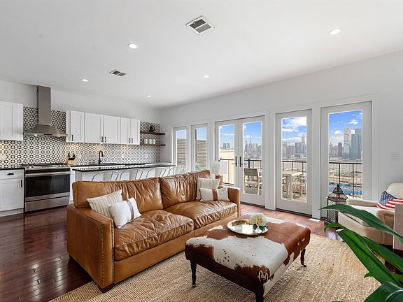 3rd image of 412 Gregory Ave #2