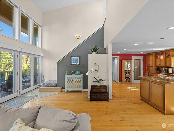 4th image of 4327 Shore Drive NW