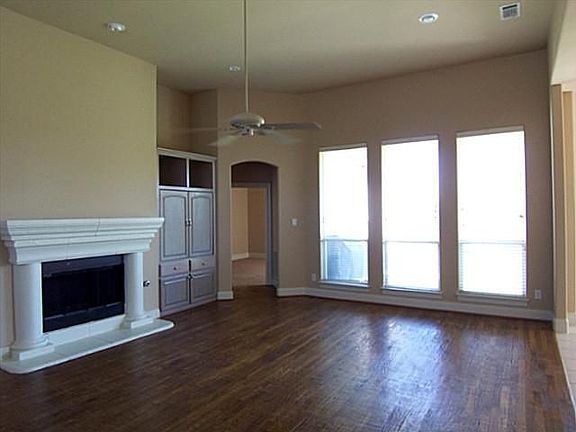 4th image of 200 Bridlewood Ct