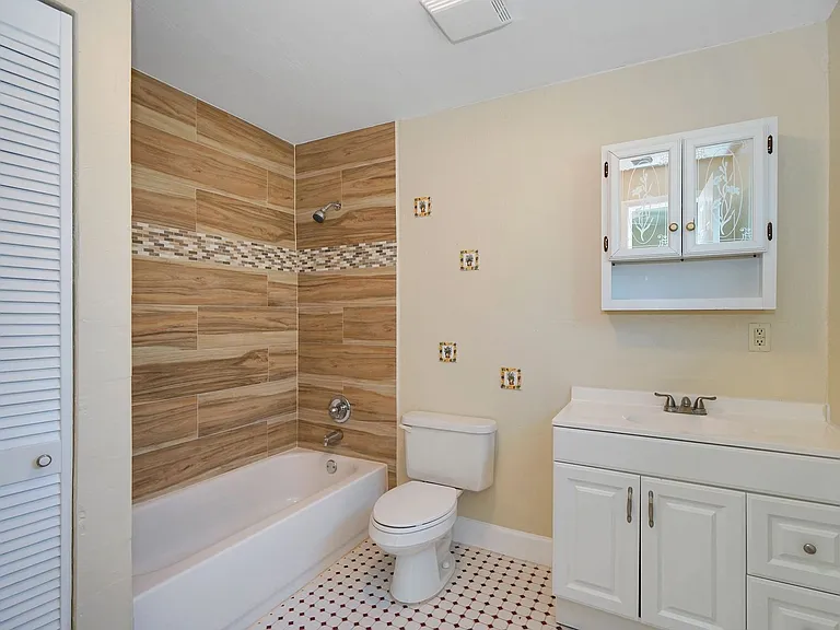 2716 SW 46th St #1-2 — Photo 15