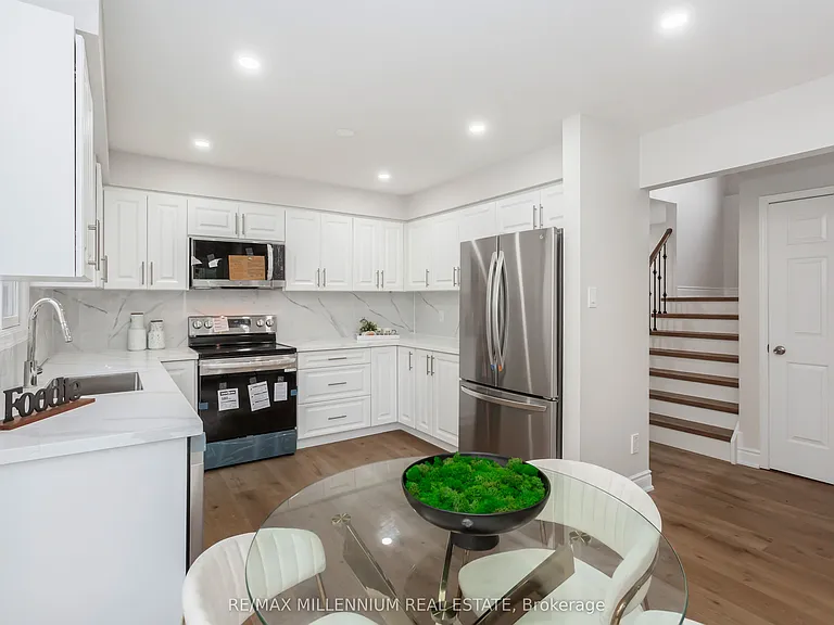 61 Mistywood Dr #UPPER — Photo 8