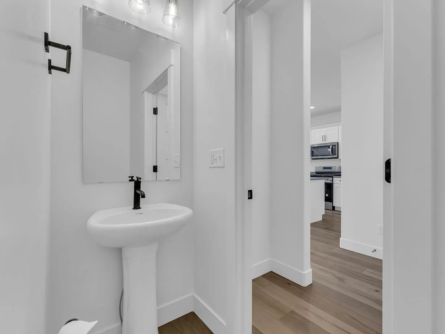 Open and Bright 3 Bedroom 2.5 Bath Townhome in Lehi! — Photo 4