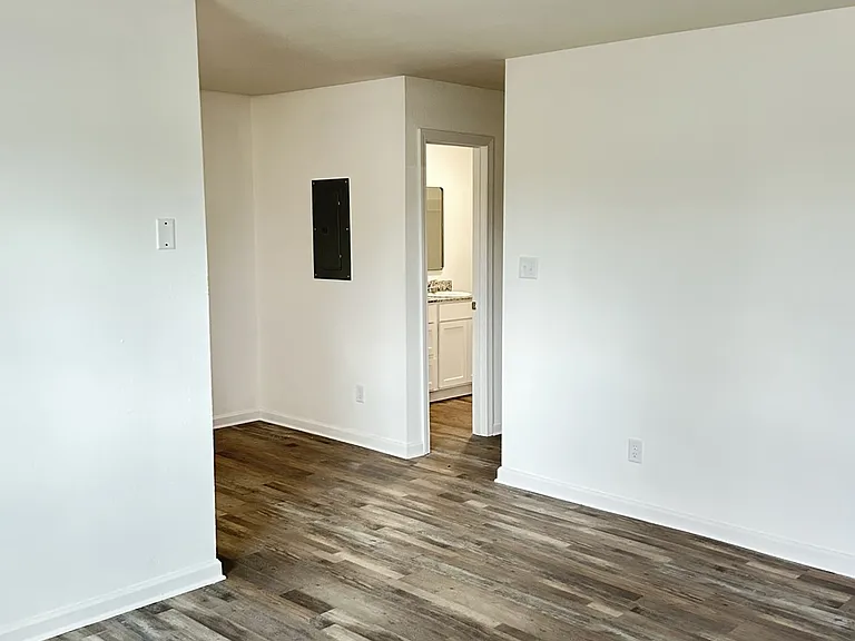 1300 W College St — Photo 12