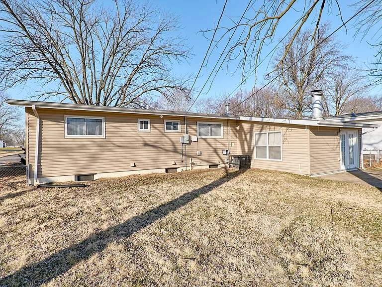 495 Versailles Dr — Photo 25