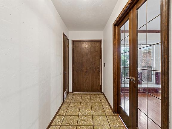4th image of 805 John F Kroutil Dr